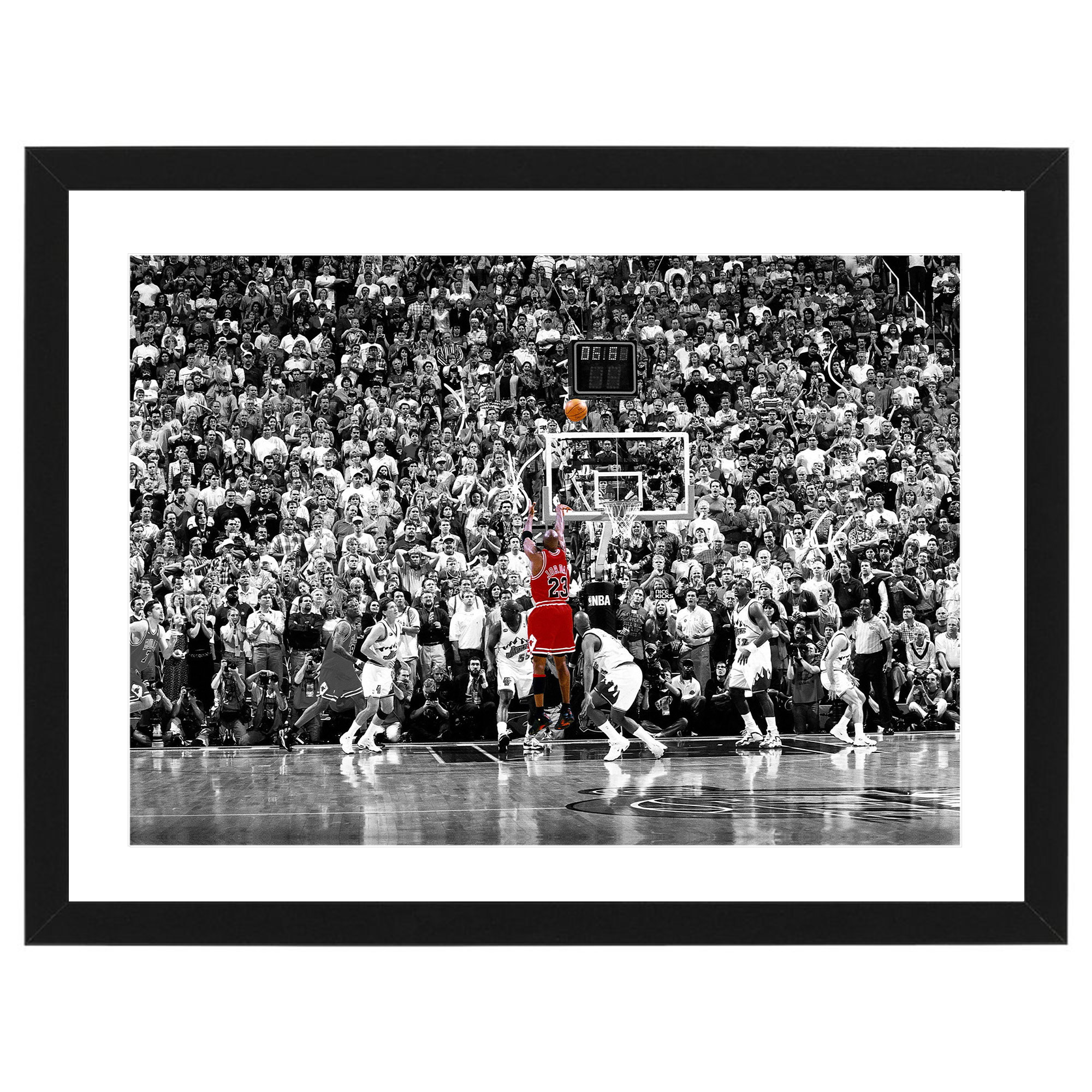 Basketball – Chicago Bulls –  Michael Jordan Last Shot Fra...