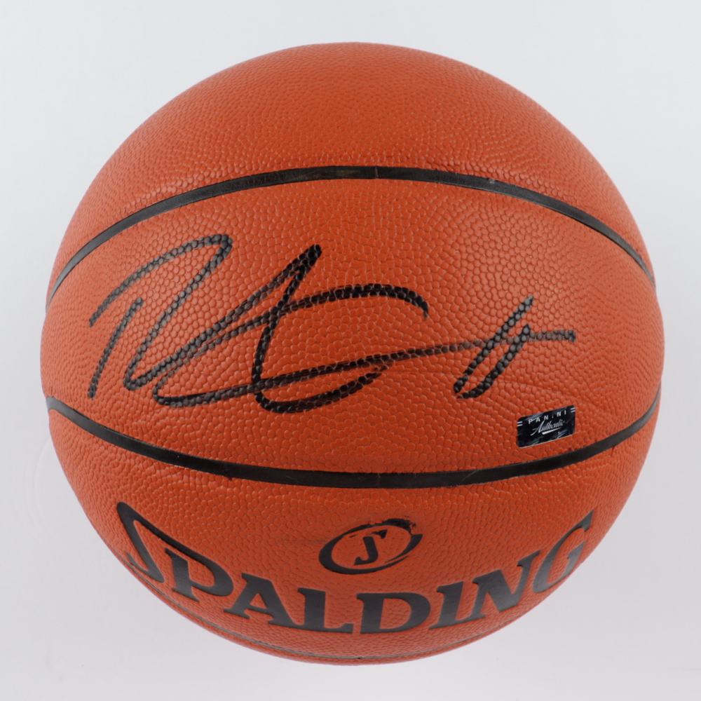 Basketball – Blake Griffin Hand Signed Basketball (Panini COA)